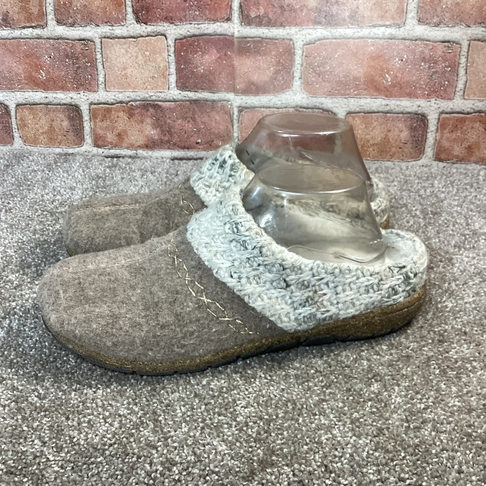 Earth Origins Elana womens faux fur lined slip on clogs size 9 - Picture 3 of 6
